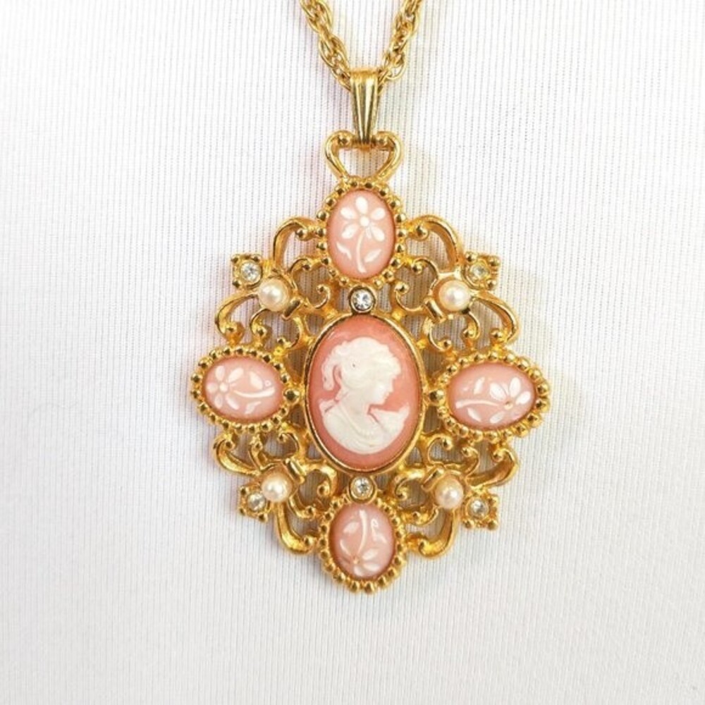 VTG Avon Romantic Poet Cameo Necklace 1992 Gold Tone Faux Pearl Rhinestone